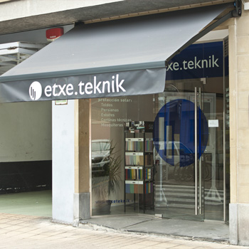fachada tienda de persianas y toldos en zarautz